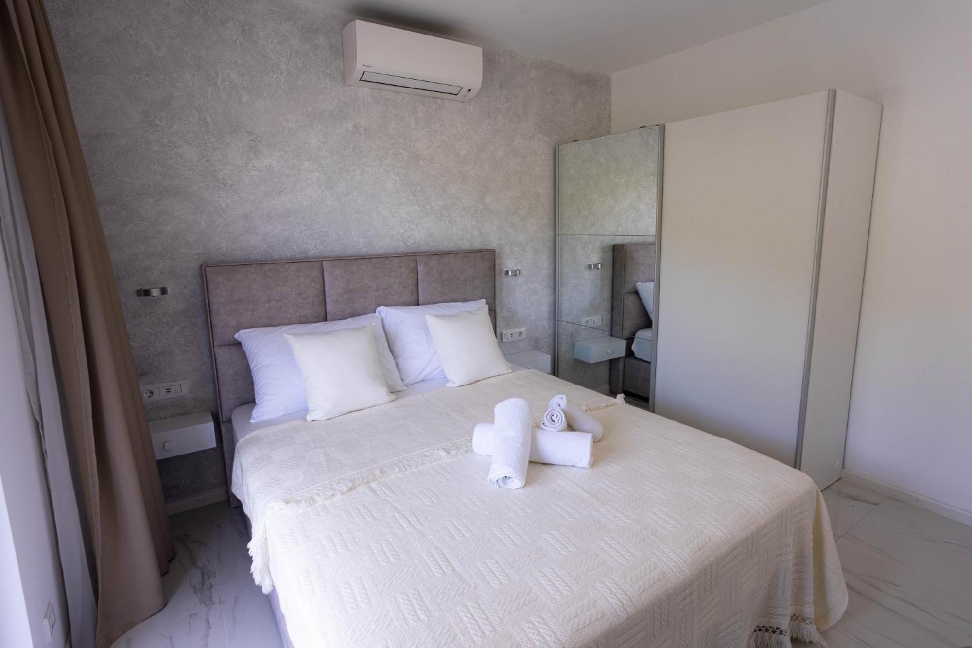 Sunshine House With Free Parking Apartman